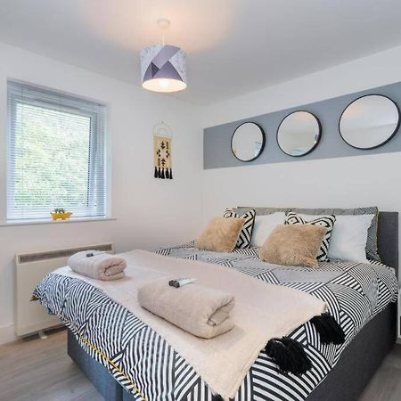 Forest View Apartment- Private Balcony Southampton Bagian luar foto
