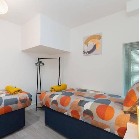 Forest View Apartment- Private Balcony Southampton Bagian luar foto