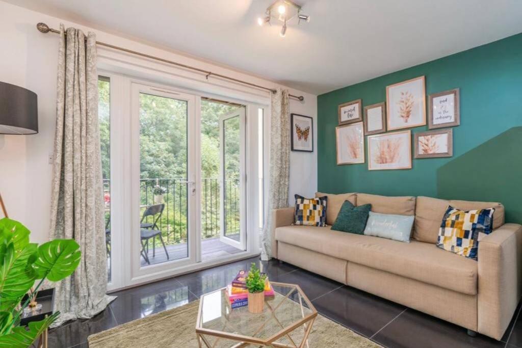 Forest View Apartment- Private Balcony Southampton Bagian luar foto