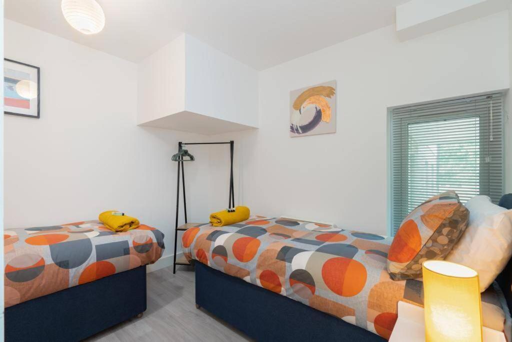 Forest View Apartment- Private Balcony Southampton Bagian luar foto